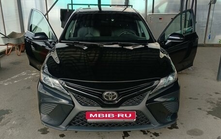 Toyota Camry, 2019 год, 2 700 000 рублей, 1 фотография