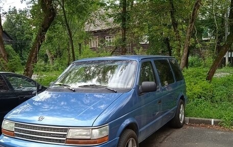 Chrysler Voyager II, 1994 год, 550 000 рублей, 1 фотография