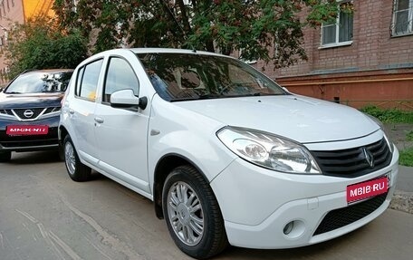 Renault Sandero I, 2013 год, 749 000 рублей, 1 фотография