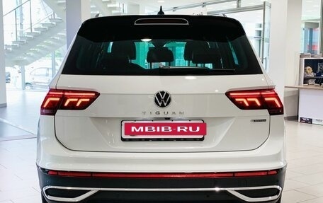 Volkswagen Tiguan II, 2021 год, 3 377 000 рублей, 5 фотография