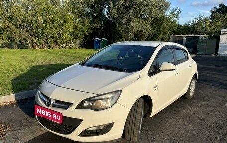 Opel Astra J, 2013 год, 1 050 000 рублей, 2 фотография