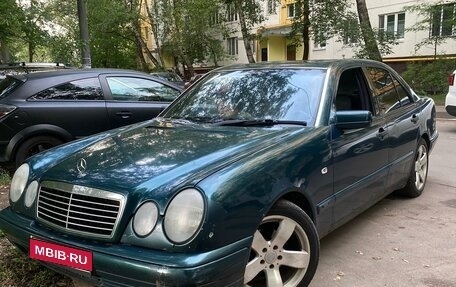 Mercedes-Benz E-Класс, 1996 год, 330 000 рублей, 1 фотография