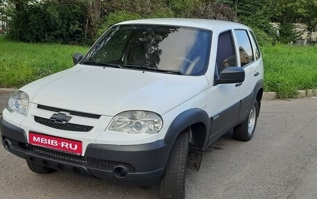 Chevrolet Niva I рестайлинг, 2018 год, 750 000 рублей, 1 фотография