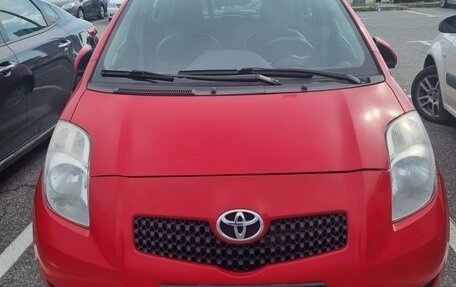 Toyota Yaris III рестайлинг, 2007 год, 600 000 рублей, 1 фотография