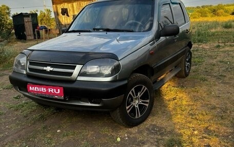 Chevrolet Niva I рестайлинг, 2005 год, 530 000 рублей, 1 фотография