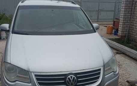 Volkswagen Touran III, 2008 год, 650 000 рублей, 1 фотография