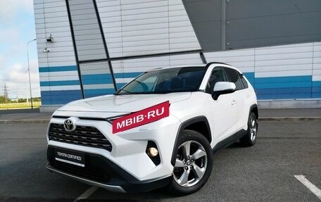 Toyota RAV4, 2020 год, 3 990 000 рублей, 1 фотография