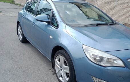 Opel Astra J, 2010 год, 750 000 рублей, 2 фотография