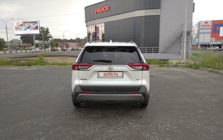 Toyota RAV4, 2021 год, 4 500 000 рублей, 4 фотография