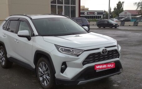 Toyota RAV4, 2021 год, 4 500 000 рублей, 2 фотография