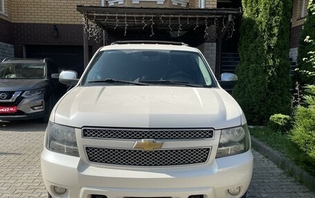 Chevrolet Tahoe III, 2013 год, 2 600 000 рублей, 1 фотография