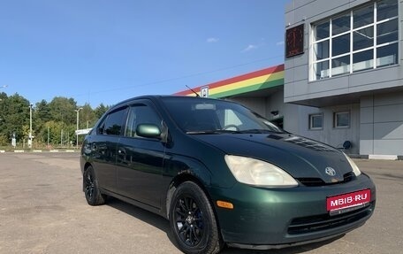 Toyota Prius IV XW50, 2001 год, 380 000 рублей, 1 фотография