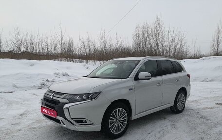 Mitsubishi Outlander III рестайлинг 3, 2018 год, 2 990 000 рублей, 1 фотография