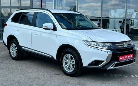 Mitsubishi Outlander III рестайлинг 3, 2022 год, 2 990 000 рублей, 1 фотография