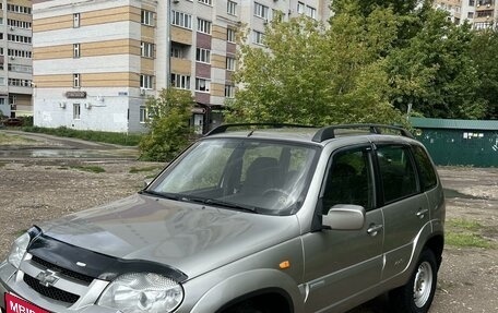 Chevrolet Niva I рестайлинг, 2010 год, 375 000 рублей, 1 фотография