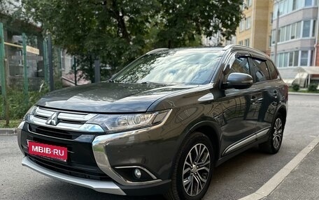 Mitsubishi Outlander III рестайлинг 3, 2016 год, 1 850 000 рублей, 1 фотография