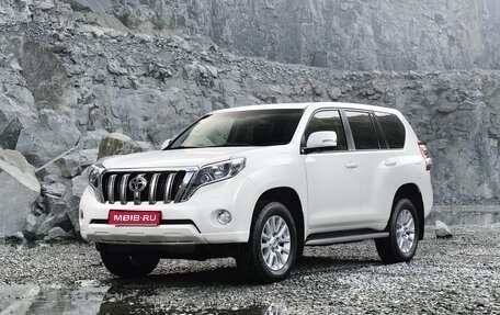 Toyota Land Cruiser Prado 150 рестайлинг 2, 2015 год, 4 000 000 рублей, 1 фотография