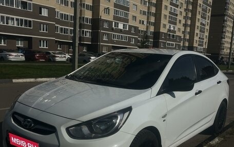 Hyundai Solaris II рестайлинг, 2013 год, 725 000 рублей, 1 фотография