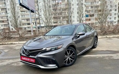 Toyota Camry, 2021 год, 2 600 000 рублей, 1 фотография