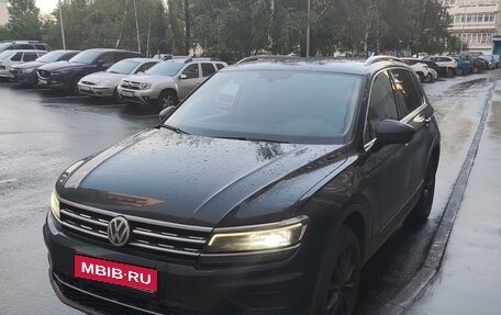 Volkswagen Tiguan II, 2018 год, 2 800 000 рублей, 1 фотография