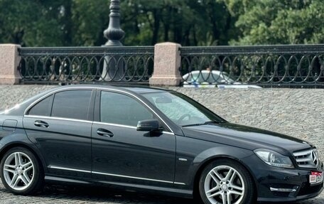 Mercedes-Benz C-Класс, 2011 год, 2 000 000 рублей, 1 фотография