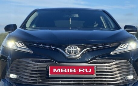 Toyota Camry, 2018 год, 2 450 000 рублей, 1 фотография