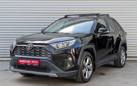 Toyota RAV4, 2021 год, 3 570 000 рублей, 1 фотография