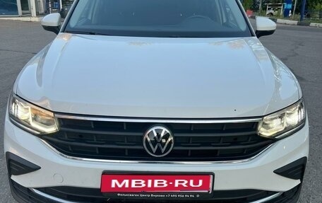 Volkswagen Tiguan II, 2021 год, 2 950 000 рублей, 1 фотография