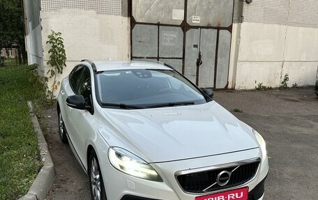 Volvo V40 Cross Country I, 2017 год, 2 000 000 рублей, 1 фотография