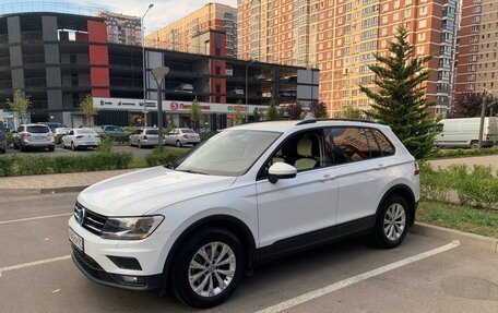 Volkswagen Tiguan II, 2018 год, 2 200 000 рублей, 1 фотография