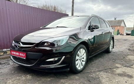 Opel Astra J, 2013 год, 1 фотография