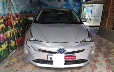 Toyota Prius IV XW50, 2017 год, 2 500 000 рублей, 1 фотография