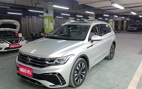 Volkswagen Tiguan II, 2021 год, 3 100 000 рублей, 1 фотография