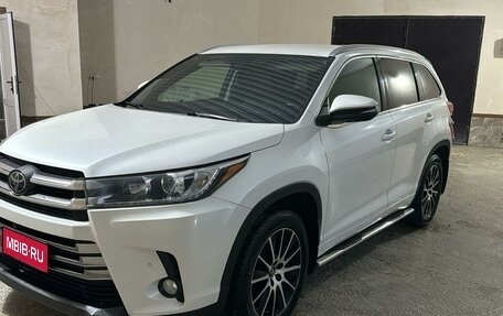 Toyota Highlander III, 2018 год, 3 820 000 рублей, 1 фотография