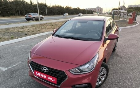 Hyundai Solaris II рестайлинг, 2017 год, 1 400 000 рублей, 1 фотография