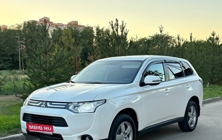 Mitsubishi Outlander III рестайлинг 3, 2013 год, 1 490 000 рублей, 1 фотография