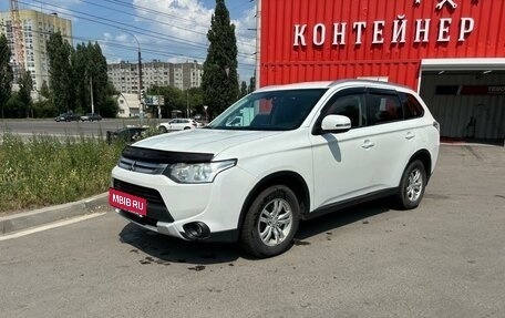 Mitsubishi Outlander III рестайлинг 3, 2014 год, 1 590 000 рублей, 1 фотография