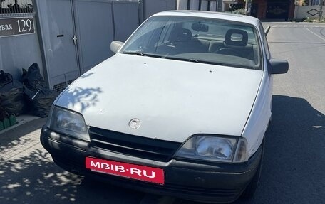 Opel Omega A, 1990 год, 130 000 рублей, 1 фотография