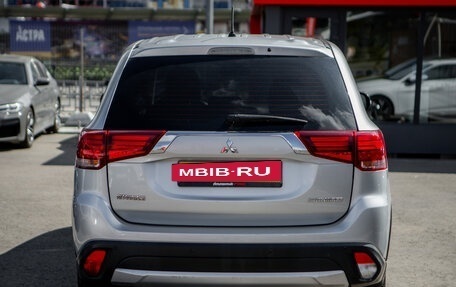 Mitsubishi Outlander III рестайлинг 3, 2015 год, 1 940 000 рублей, 6 фотография