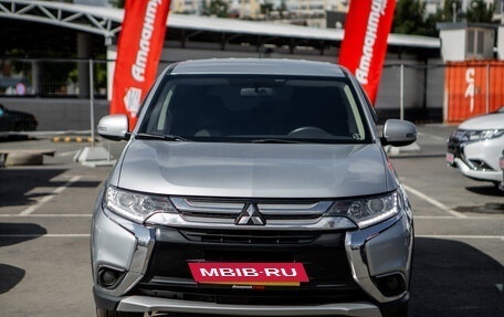 Mitsubishi Outlander III рестайлинг 3, 2015 год, 1 940 000 рублей, 3 фотография