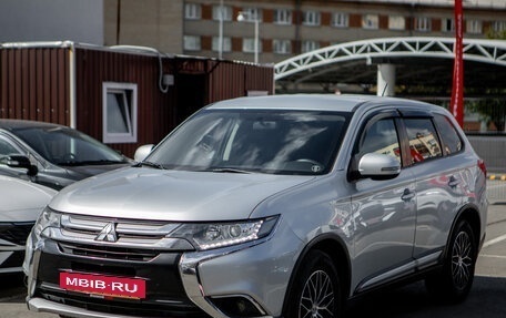 Mitsubishi Outlander III рестайлинг 3, 2015 год, 1 940 000 рублей, 2 фотография