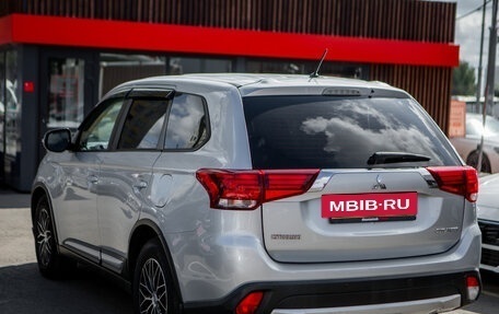 Mitsubishi Outlander III рестайлинг 3, 2015 год, 1 940 000 рублей, 7 фотография