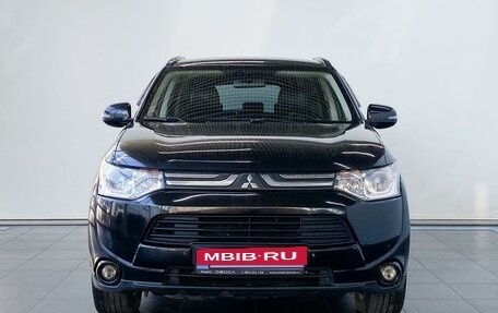 Mitsubishi Outlander III рестайлинг 3, 2013 год, 1 800 000 рублей, 3 фотография