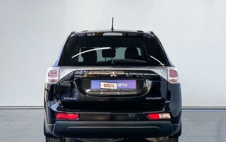 Mitsubishi Outlander III рестайлинг 3, 2013 год, 1 800 000 рублей, 6 фотография