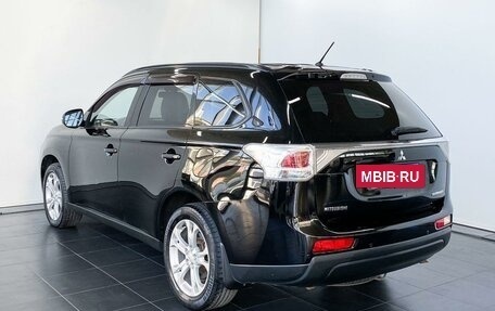 Mitsubishi Outlander III рестайлинг 3, 2013 год, 1 800 000 рублей, 4 фотография