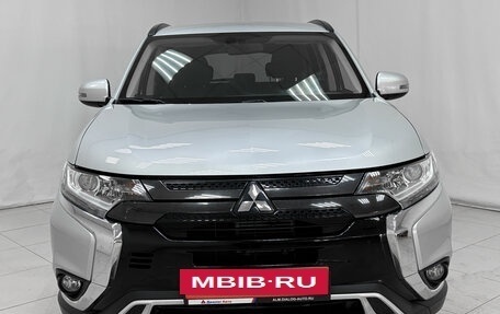 Mitsubishi Outlander III рестайлинг 3, 2022 год, 3 438 000 рублей, 2 фотография