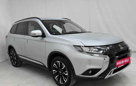 Mitsubishi Outlander III рестайлинг 3, 2022 год, 3 438 000 рублей, 3 фотография