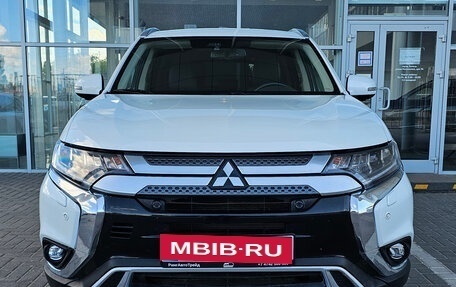 Mitsubishi Outlander III рестайлинг 3, 2020 год, 3 150 000 рублей, 3 фотография