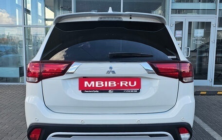 Mitsubishi Outlander III рестайлинг 3, 2020 год, 3 150 000 рублей, 4 фотография