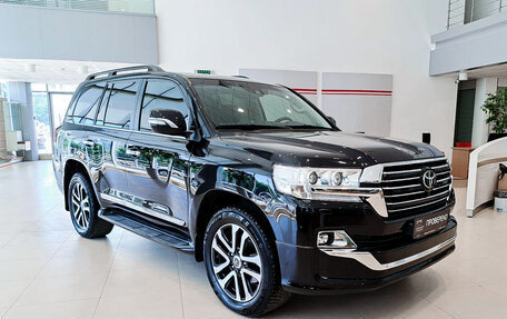 Toyota Land Cruiser 200, 2018 год, 7 459 000 рублей, 3 фотография